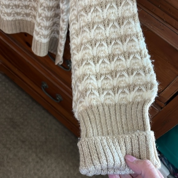 NWT Kensie Women’s Tan And White V-Neck Sweater Size XL - Picture 4 of 9